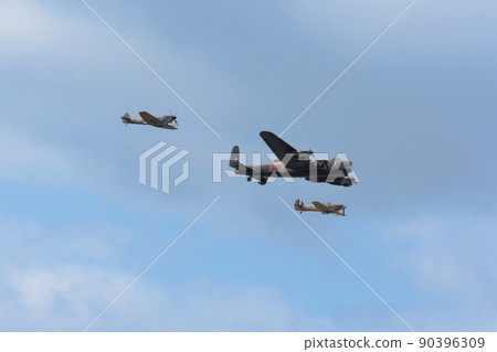 皇家空軍蘭開斯特轟炸機和護航戰鬥機 皇家空軍蘭開斯特轟炸機和護航戰鬥機 90396309