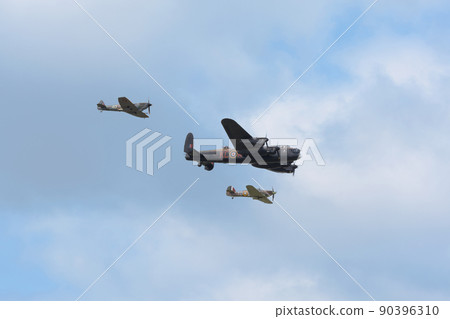 皇家空軍蘭開斯特轟炸機和護航戰鬥機 皇家空軍蘭開斯特轟炸機和護航戰鬥機 90396310