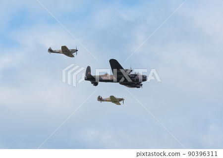 皇家空軍蘭開斯特轟炸機和護航戰鬥機 皇家空軍蘭開斯特轟炸機和護航戰鬥機 90396311