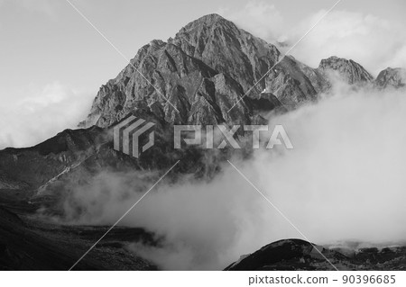 [September, Toyama Prefecture] Monochrome at the majestic Tsurugisawa Campground that emerges from the clear clouds 90396685
