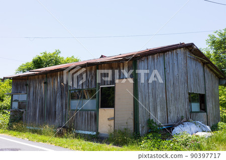 An old and very beautiful building on the Hiruyama Plateau in Maniwa City, Okayama Prefecture, Japan An old and very beautiful building on the Hiruyama Plateau in Maniwa City, Okayama Prefecture, Japan 90397717