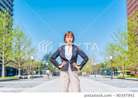 Marunouchi Business District and Business Woman 90397991