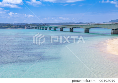 Fine weather Kouri Bridge, Kouri Island morning, Okinawa resort 90398059