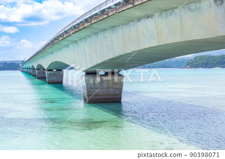 好天氣古宇利橋,古宇利島早晨,沖繩度假村 好天氣古宇利橋,古宇利島早晨,沖繩度假村 90398071