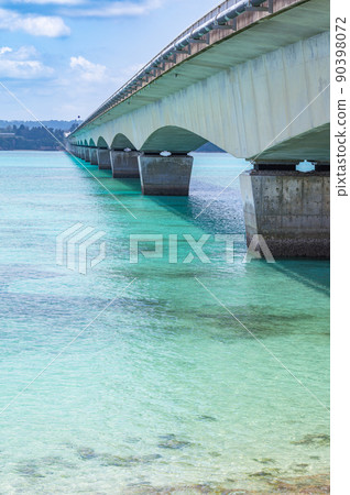 Fine weather Kouri Bridge, Kouri Island morning, Okinawa resort Fine weather Kouri Bridge, Kouri Island morning, Okinawa resort 90398072