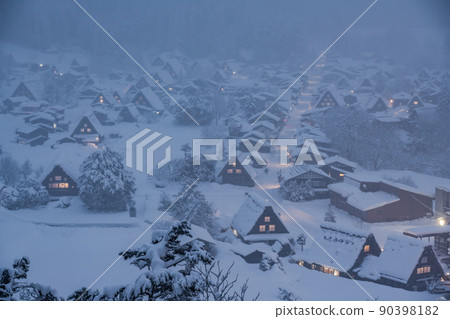 《岐阜縣》積雪的白川鄉/冬季合掌祖村 90398182