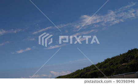 Blue sky and white r clouds on the Inage coast in May 90398946