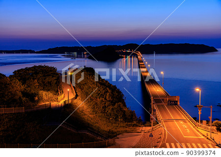 山口縣下關市日落後的角島大橋 山口縣下關市日落後的角島大橋 90399374
