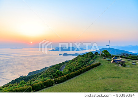 Sunrise seen from Senjojiki, Nagato City, Yamaguchi Prefecture Sunrise seen from Senjojiki, Nagato City, Yamaguchi Prefecture 90399384