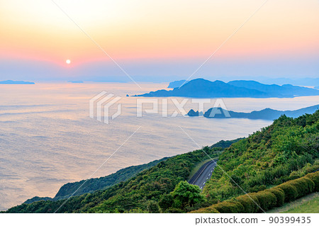 Sunrise seen from Senjojiki, Nagato City, Yamaguchi Prefecture Sunrise seen from Senjojiki, Nagato City, Yamaguchi Prefecture 90399435