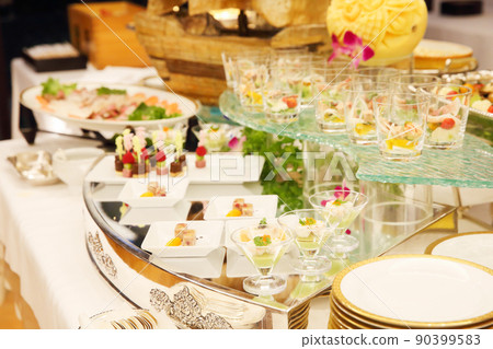 餐桌上的派對食品 餐桌上的派對食品 90399583
