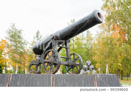 Gun on pedestal in Petrozavodsk, Russia 90399608