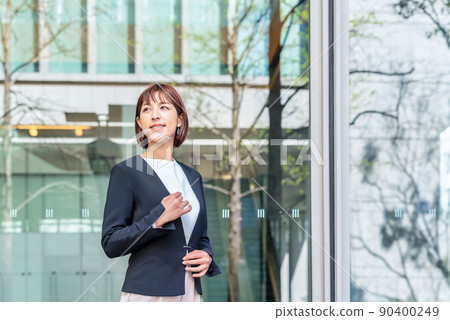 Marunouchi Business District and Business Woman 90400249