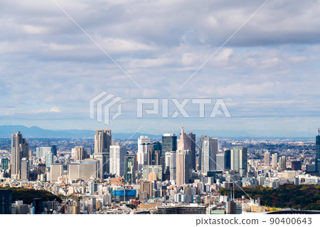 A big city with skyscrapers 90400643