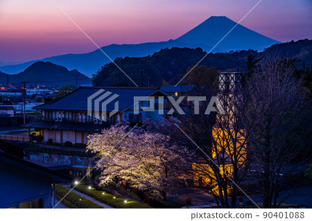 (Shizuoka Prefecture) W World Heritage Site, Mt. Fuji over the Nirayama Reverberatory Furnace Evening View (Shizuoka Prefecture) W World Heritage Site, Mt. Fuji over the Nirayama Reverberatory Furnace Evening View 90401088