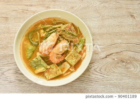 boiled shrimp and fried egg stuffed climbing wattle vegetable in spicy sour soup on plate 90401189