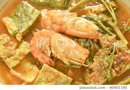 boiled shrimp and fried egg stuffed climbing wattle vegetable in spicy sour soup on plate 90401190