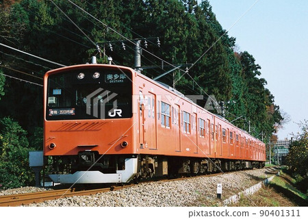 201 series train that runs fast on the Ome Line toward Okutama 201 series train that runs fast on the Ome Line toward Okutama 90401311