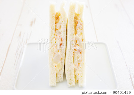 美味的土豆沙拉三明治 90401439