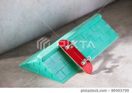 Gypsum ramp and fingerboard on the table, close-up 90403799