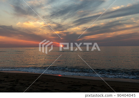 黃昏的夕陽是浦海岸 90404045
