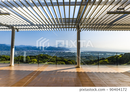 From Nihondaira in Shizuoka City, Shizuoka Prefecture to Mt. Fuji, Suruga Bay and a lawn garden 90404172