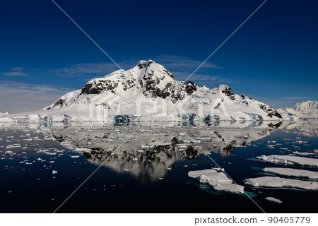 Antarctic seascape with reflection Antarctic seascape with reflection 90405779