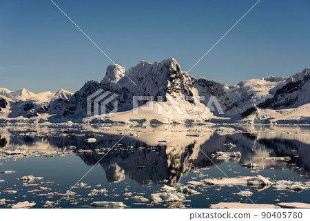 Antarctic seascape with reflection Antarctic seascape with reflection 90405780