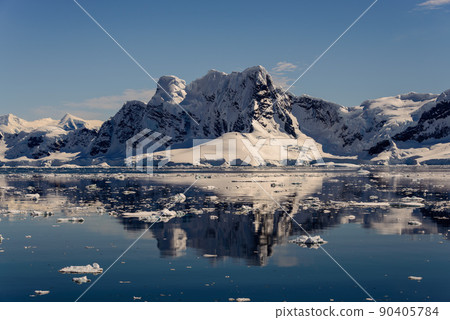 Antarctic seascape with reflection Antarctic seascape with reflection 90405784