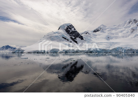 Antarctic seascape with reflection Antarctic seascape with reflection 90405840