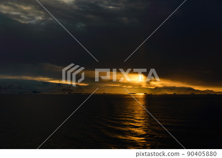 Sunset in Antarctica Sunset in Antarctica 90405880