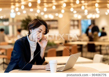 Middle-aged woman using a laptop in a fashionable office Middle-aged woman using a laptop in a fashionable office 90406776