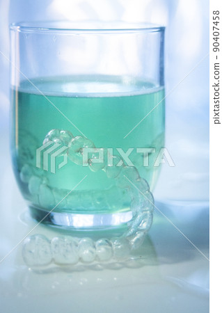 Invisible bracket aligners Invisible bracket aligners 90407458