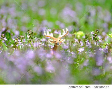 Deer figures and flowers 90408446