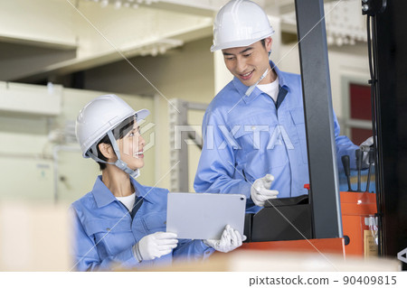 倉庫工作人員形象 90409815