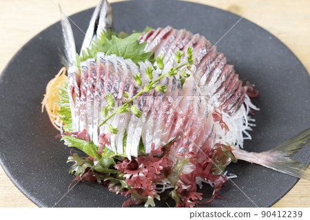 美味的竹莢魚生魚片 90412239