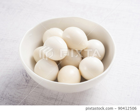Boiled quail eggs 90412506