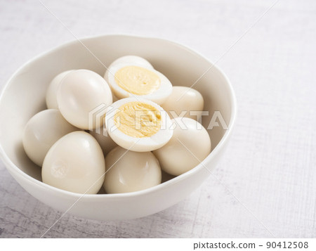 Boiled quail eggs 90412508