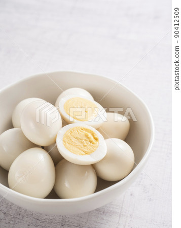 Boiled quail eggs Boiled quail eggs 90412509
