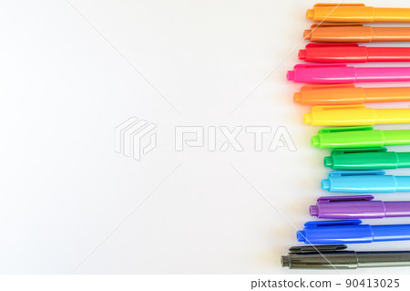 Colorful color pens lined up in a wave shape Colorful color pens lined up in a wave shape 90413025