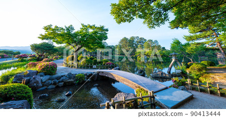 Kenrokuen Kotoji Stone Lantern with beautiful greenery | Kanazawa City, Ishikawa Prefecture 90413444