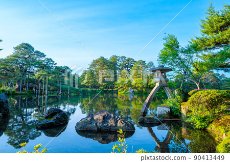 Kenrokuen Kotoji Stone Lantern with beautiful greenery | Kanazawa City, Ishikawa Prefecture Kenrokuen Kotoji Stone Lantern with beautiful greenery | Kanazawa City, Ishikawa Prefecture 90413449