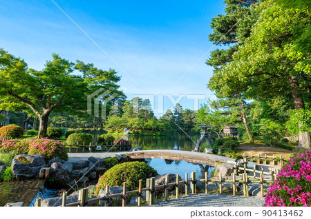 Kenrokuen Kotoji Stone Lantern with beautiful greenery | Kanazawa City, Ishikawa Prefecture 90413462