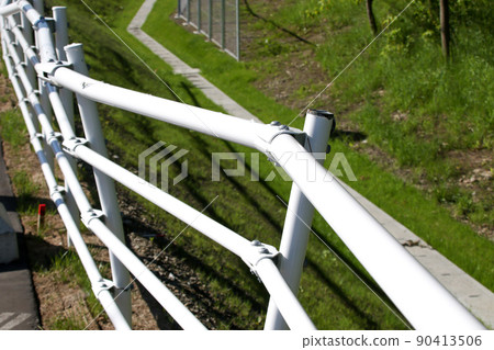 護欄、人行道、行人分隔、圍欄、道路、戶外、立柱、交通、管道、安全 護欄、人行道、行人分隔、圍欄、道路、戶外、立柱、交通、管道、安全 90413506