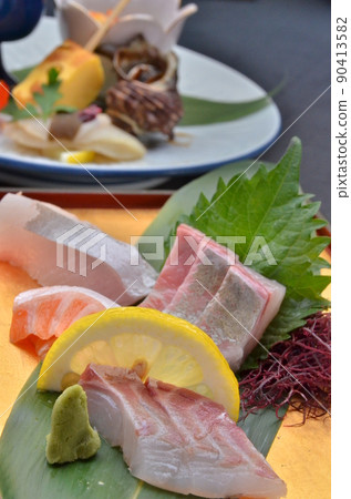 什錦生魚片海鮮菜餚 90413582