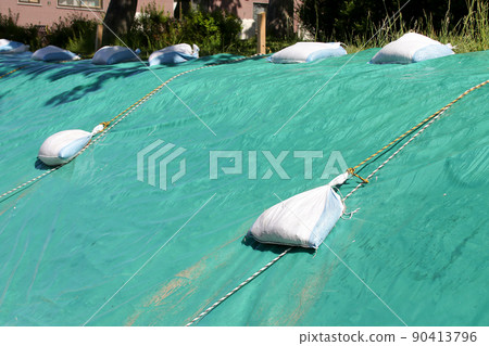 Sheet, sandbag, sandbag, construction site, construction, outdoor, blue sheet 90413796