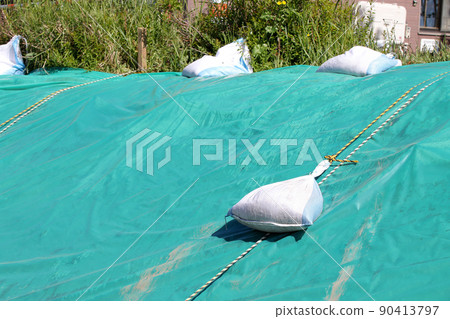 Sheet, sandbag, sandbag, construction site, construction, outdoor, blue sheet 90413797