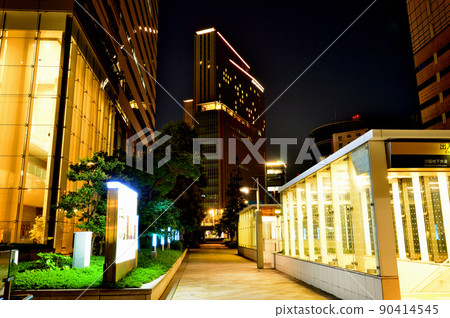 汐留巨型綜合城市 Shiosite 摩天大樓的夜景 汐留巨型綜合城市 Shiosite 摩天大樓的夜景 90414545