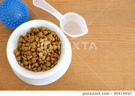 Measuring cup and dog food Measuring cup and dog food 90414692