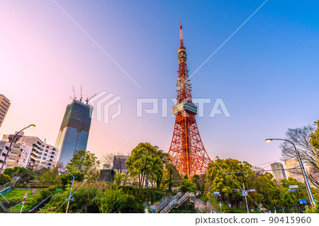 Tokyo cityscape of Japan, hopes for Tokyo Tower and Toranomon / Azabudai area redevelopment that shines in the sunset Tokyo cityscape of Japan, hopes for Tokyo Tower and Toranomon / Azabudai area redevelopment that shines in the sunset 90415960
